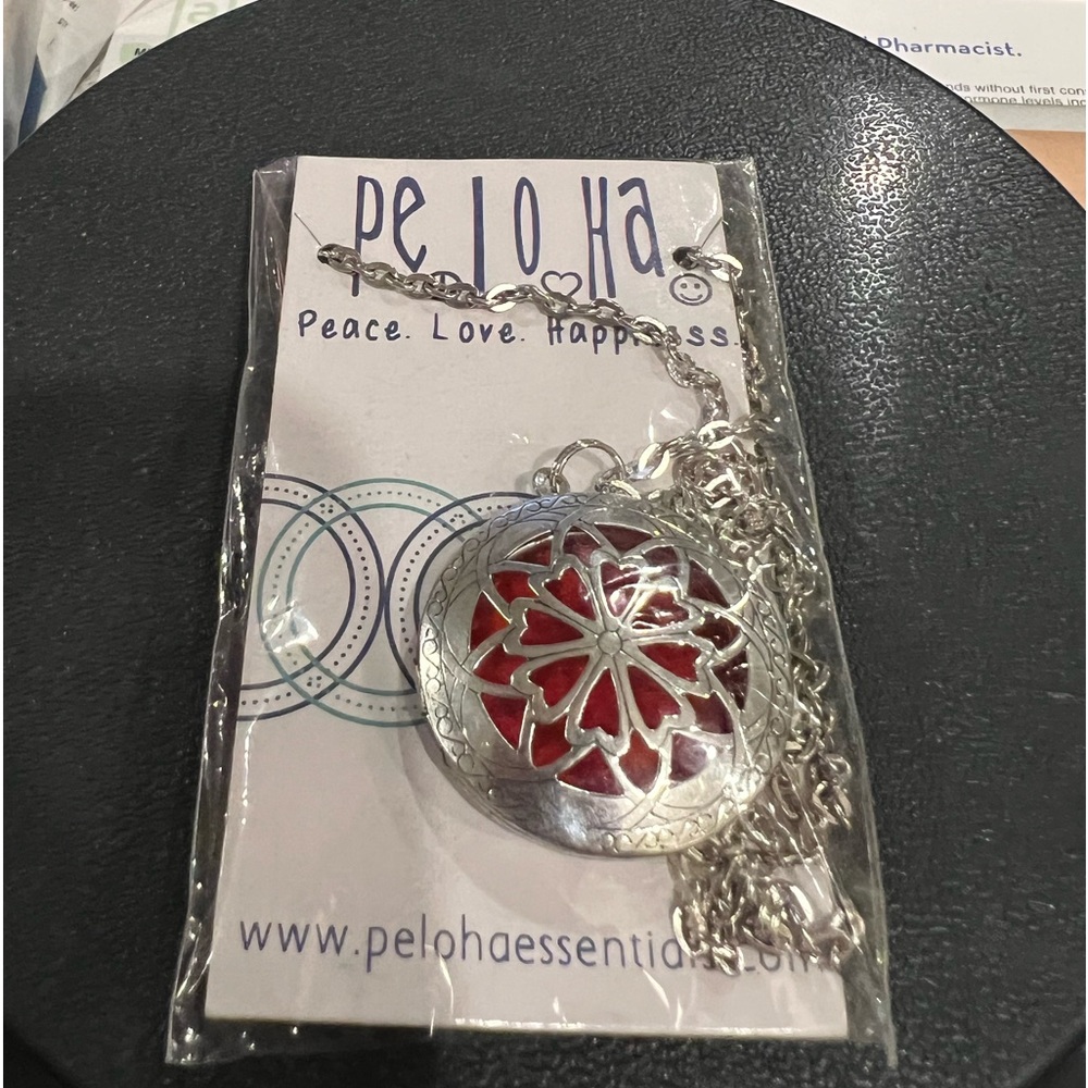 🏺 Peloha essential oil or perfume diffuser pendant